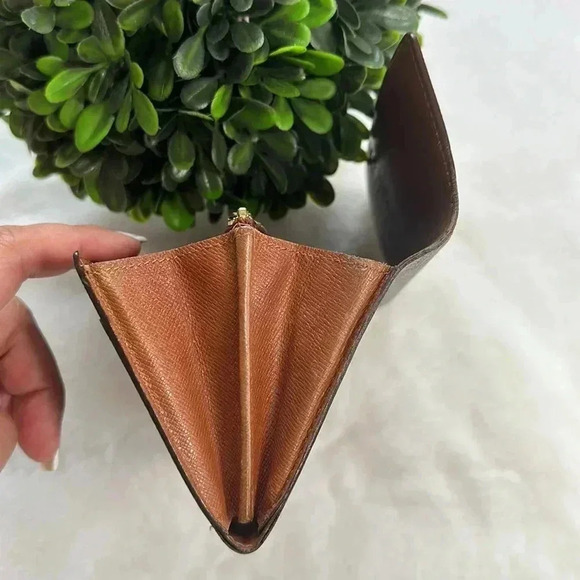 Louis Vuitton Porte Monnaie monogram Wallet - Picture 9 of 10